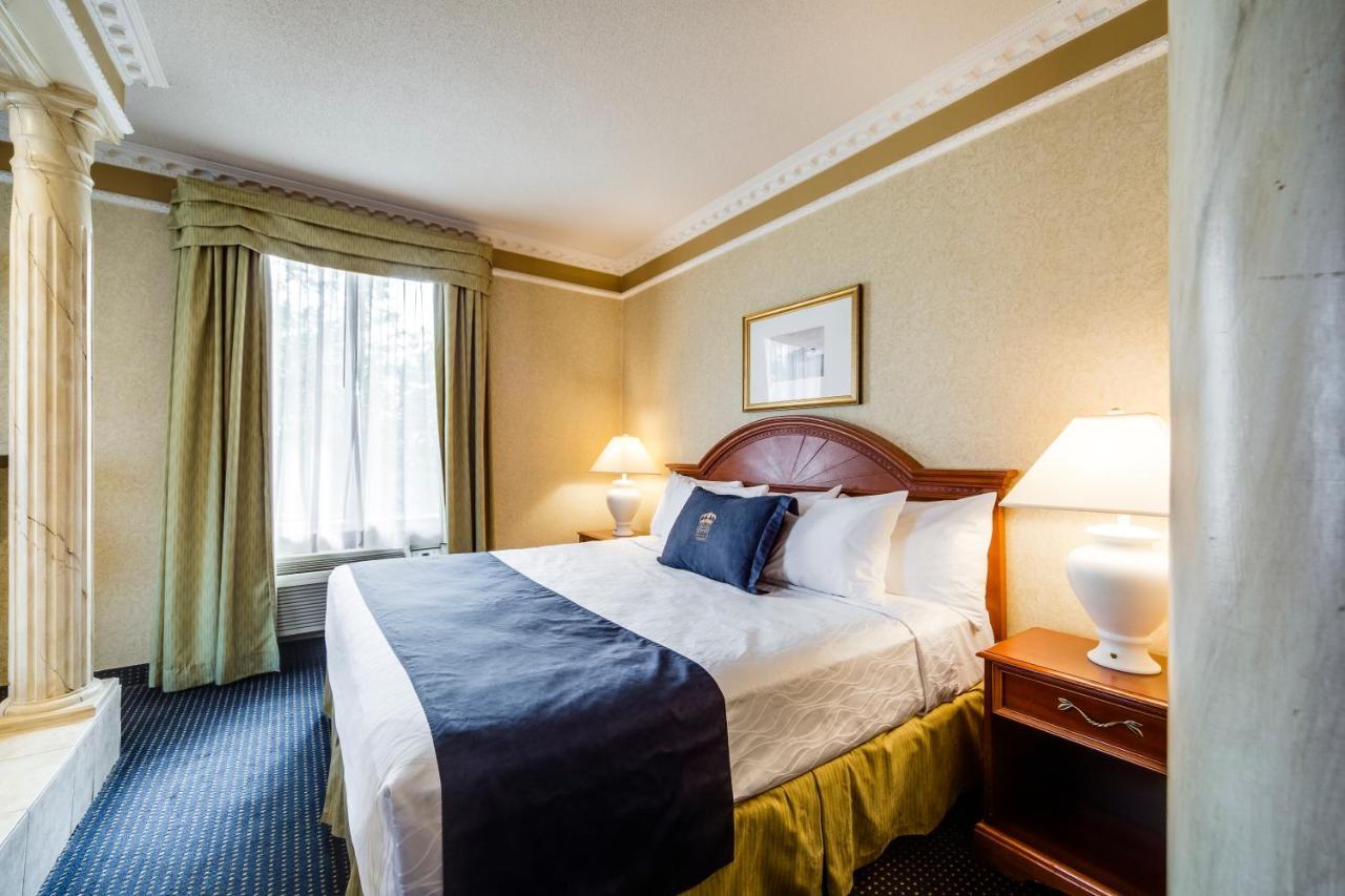 Monte Carlo Inn Toronto West Suites Миссиссага Экстерьер фото